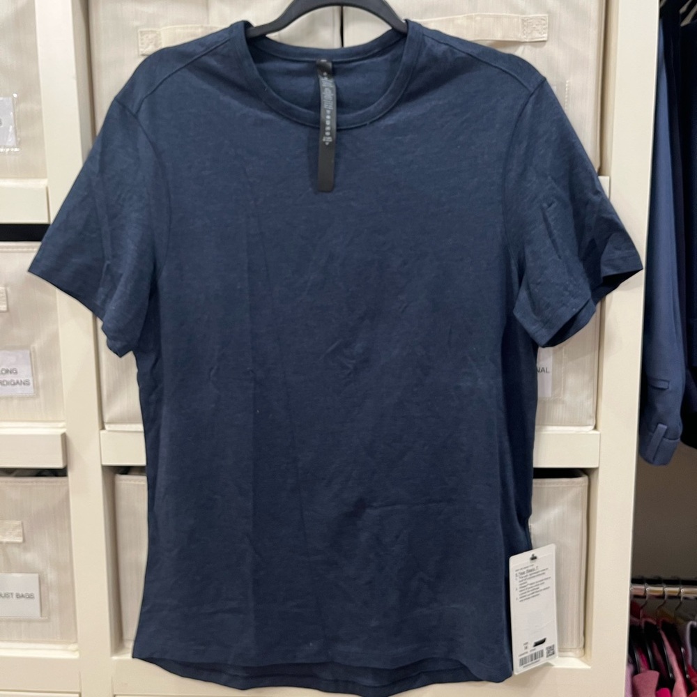 5 Year Basic T - Navy Size Medium $45 // Retail $68